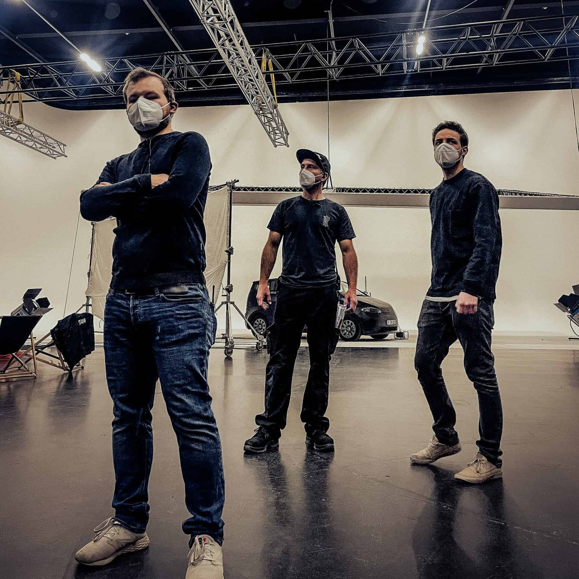 BTS Crew mit Maske - Filmproduktion hawkins.film